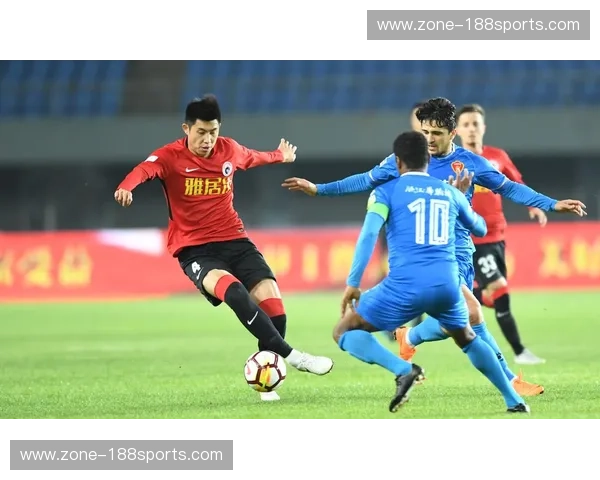 巅峰对决，荣耀之战：恒大与梅县铁汉的绿茵传奇