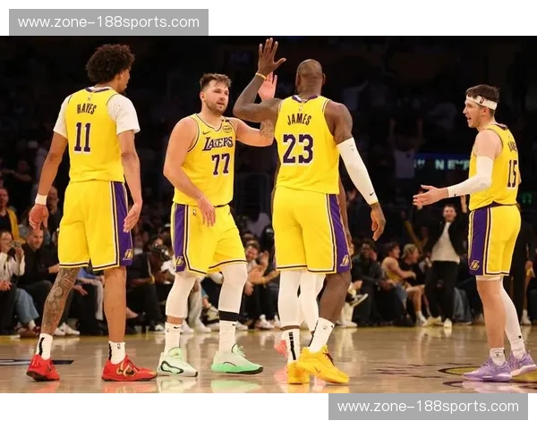 破晓之战：2017季后赛，火箭与马刺的史诗对决